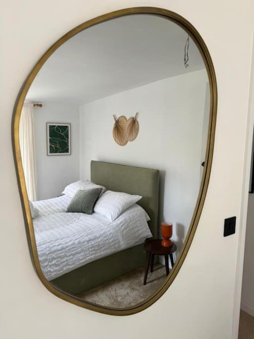 Stylish & Close To The Apartment *