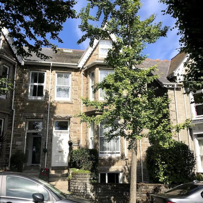 Stylish & Close To The Apartment *